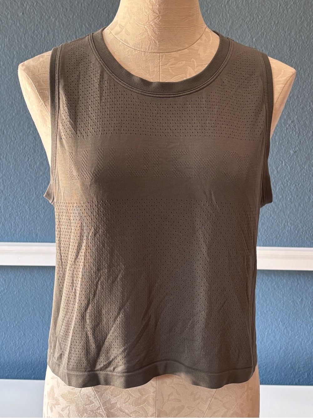 Lululemon Breeze By Muscle Tank | Women’s Size 8 | Charcoal/Olive